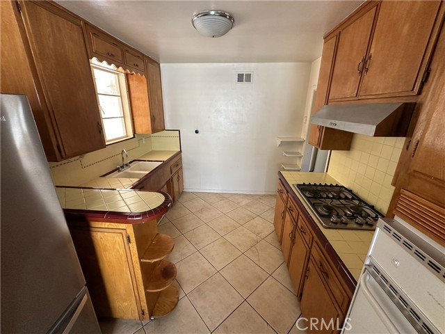 Detail Gallery Image 5 of 20 For 264 E Hill St, Lake Elsinore,  CA 92530 - 3 Beds | 1/1 Baths