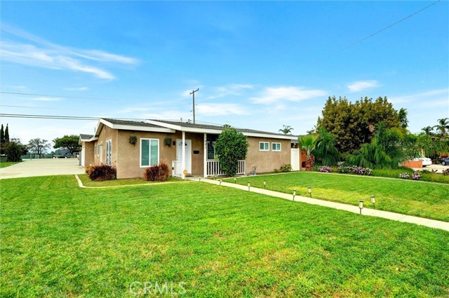Detail Gallery Image 5 of 30 For 1001 N Hanover Pl, Anaheim,  CA 92801 - 4 Beds | 1/1 Baths