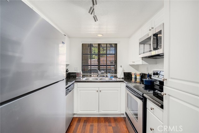 25521 Indian Hill Ln, Laguna Hills CA: https://media.crmls.org/medias/c543c36c-4152-4085-b37d-e36125d84a0b.jpg