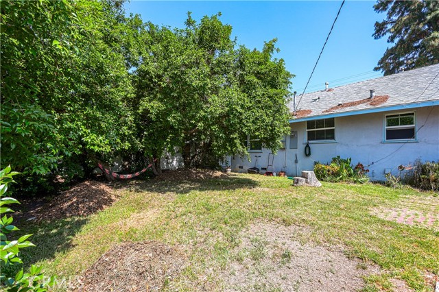 17062 San Fernando Mission Boulevard, Granada Hills CA: https://media.crmls.org/medias/c5444ecf-5c24-4b51-9791-1b3cd65f1c21.jpg