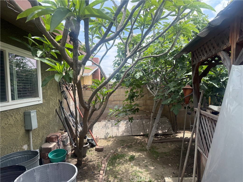 https://media.crmls.org/medias/c5446bc0-f883-4117-bd54-5a0d1c18de56.jpg?preset=X-Large