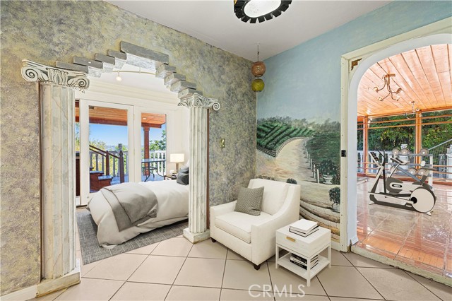 3916 Carnavon Way, Los Angeles CA: https://media.crmls.org/medias/c5451d09-7577-4b25-9978-6f83adfaf415.jpg