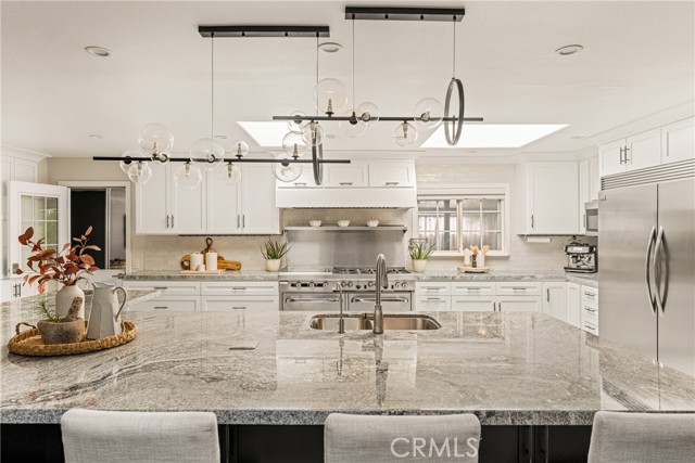 Detail Gallery Image 7 of 36 For 20402 Seven Seas Ln, Huntington Beach,  CA 92646 - 4 Beds | 3/1 Baths