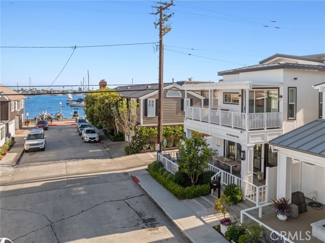 109 Onyx Avenue, Newport Beach CA: https://media.crmls.org/medias/c546e4f3-3fc0-4817-a01b-ce3e7dfa187d.jpg