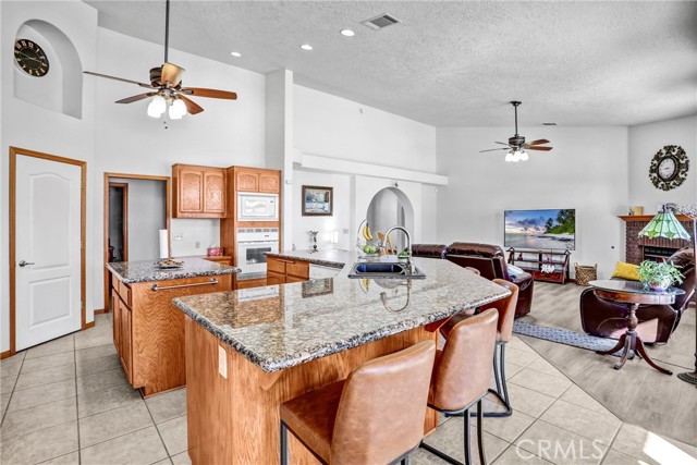 Detail Gallery Image 11 of 48 For 15813 Willow St, Hesperia,  CA 92345 - 4 Beds | 2/1 Baths