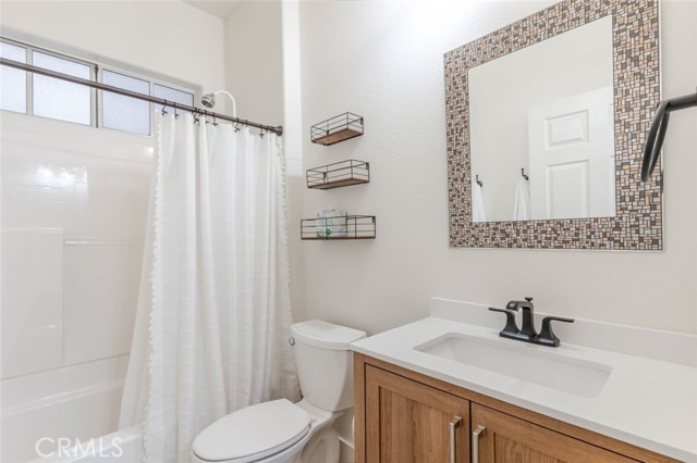 Detail Gallery Image 13 of 25 For 10604 Valley Spring Ln #105,  Toluca Lake,  CA 91602 - 2 Beds | 2 Baths