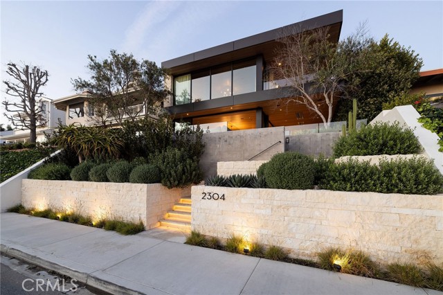 2304 Cliff, Newport Beach CA: https://media.crmls.org/medias/c54834a1-32bf-4c4f-a95a-f577fd33bc47.jpg
