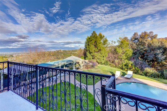 4020 Clarinda Drive, Tarzana CA: https://media.crmls.org/medias/c5485bd0-5afe-4e42-887d-8d794f7558ef.jpg