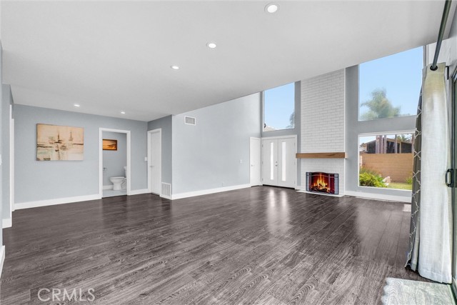 Detail Gallery Image 9 of 34 For 20291 Bancroft Cir, Huntington Beach,  CA 92646 - 4 Beds | 2/1 Baths