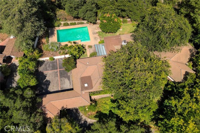 1075 Pine Oak Lane, Pasadena CA: https://media.crmls.org/medias/c5490651-0443-49dc-9807-1511d9356c7b.jpg