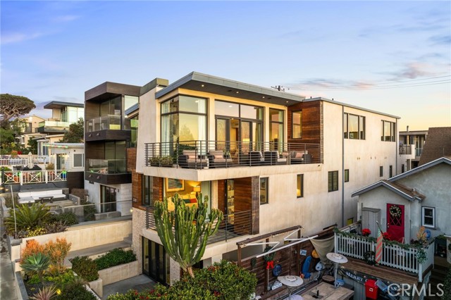 Detail Gallery Image 62 of 67 For 308 17th St, Manhattan Beach,  CA 90266 - 4 Beds | 3/1 Baths