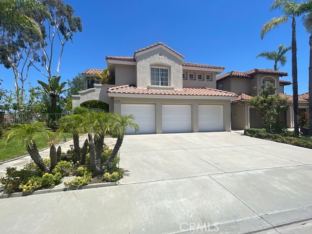 26562 White Oaks Drive, Laguna Hills CA: https://media.crmls.org/medias/c5495191-5643-4849-a88d-e4c34d0aafc6.jpg