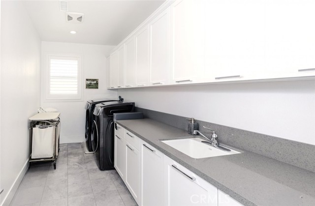 Detail Gallery Image 40 of 69 For 20300 W Windsor Ln, Northridge,  CA 91326 - 5 Beds | 6 Baths