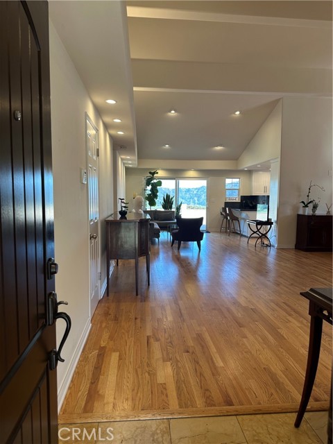 Detail Gallery Image 5 of 25 For 3160 Kirkham Dr, Glendale,  CA 91206 - 4 Beds | 2 Baths