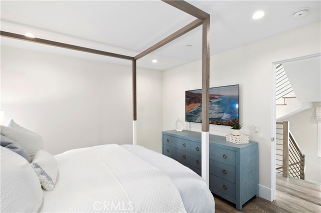 712 Marguerite Avenue, Corona del Mar CA: https://media.crmls.org/medias/c54f0e32-f92d-480b-87c3-560702b18ca0.jpg