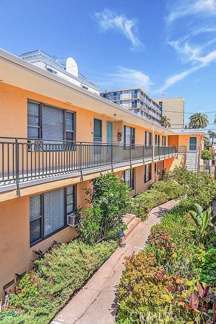 Detail Gallery Image 9 of 13 For 338 Linden Ave, Long Beach,  CA 90802 - – Beds | – Baths