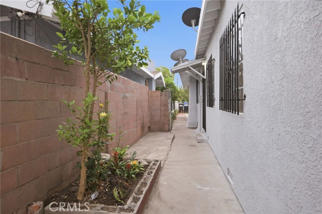 Detail Gallery Image 43 of 44 For 1345 W 51st Pl, Los Angeles,  CA 90037 - 6 Beds | 3 Baths