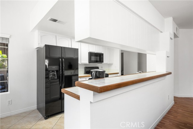 Detail Gallery Image 5 of 59 For 4591 Warner Ave #101,  Huntington Beach,  CA 92649 - 3 Beds | 2 Baths