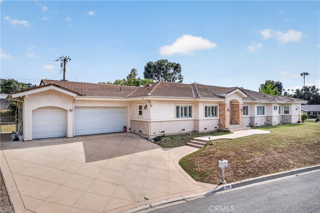 3216 E Mobeck