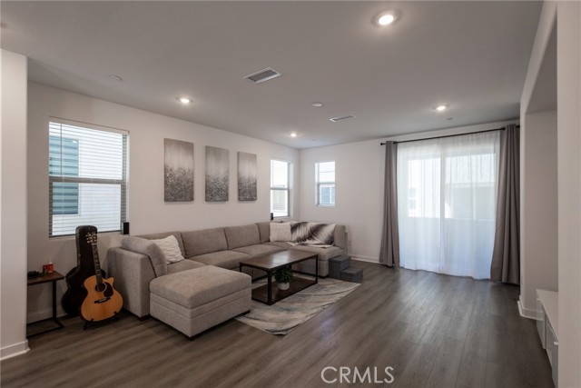 Detail Gallery Image 3 of 20 For 2640 Sprout #104,  Corona,  CA 92883 - 3 Beds | 2/1 Baths