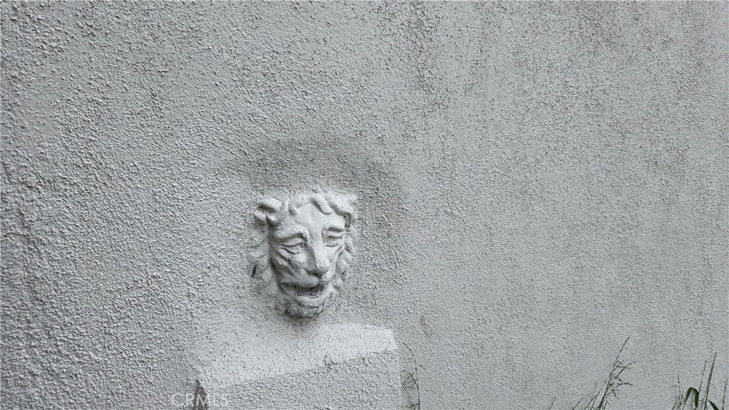 https://media.crmls.org/medias/c5544045-8e7c-4091-b7a8-dc08e96626ac.jpg?preset=X-Large