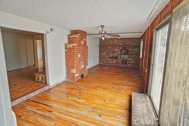 12985 Kagel Canyon Street, Pacoima CA: https://media.crmls.org/medias/c5546212-079c-49ce-aedf-6389fefd33d4.jpg