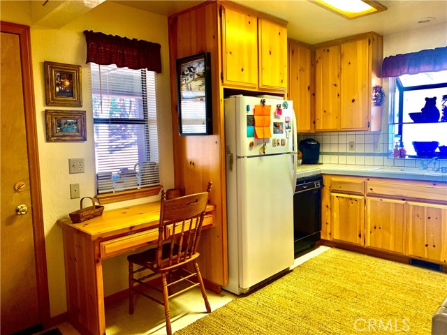 Detail Gallery Image 15 of 39 For 762 Esquimoux Dr, Green Valley Lake,  CA 92341 - 3 Beds | 2/1 Baths
