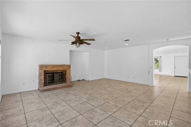 Detail Gallery Image 9 of 45 For 28504 Old Coach Ct Ct, Saugus,  CA 91390 - 5 Beds | 3 Baths