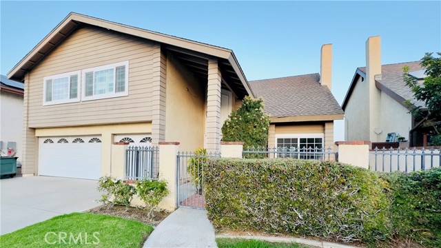 Detail Gallery Image 1 of 1 For 18952 Crimson Cir, Huntington Beach,  CA 92646 - 4 Beds | 2/1 Baths