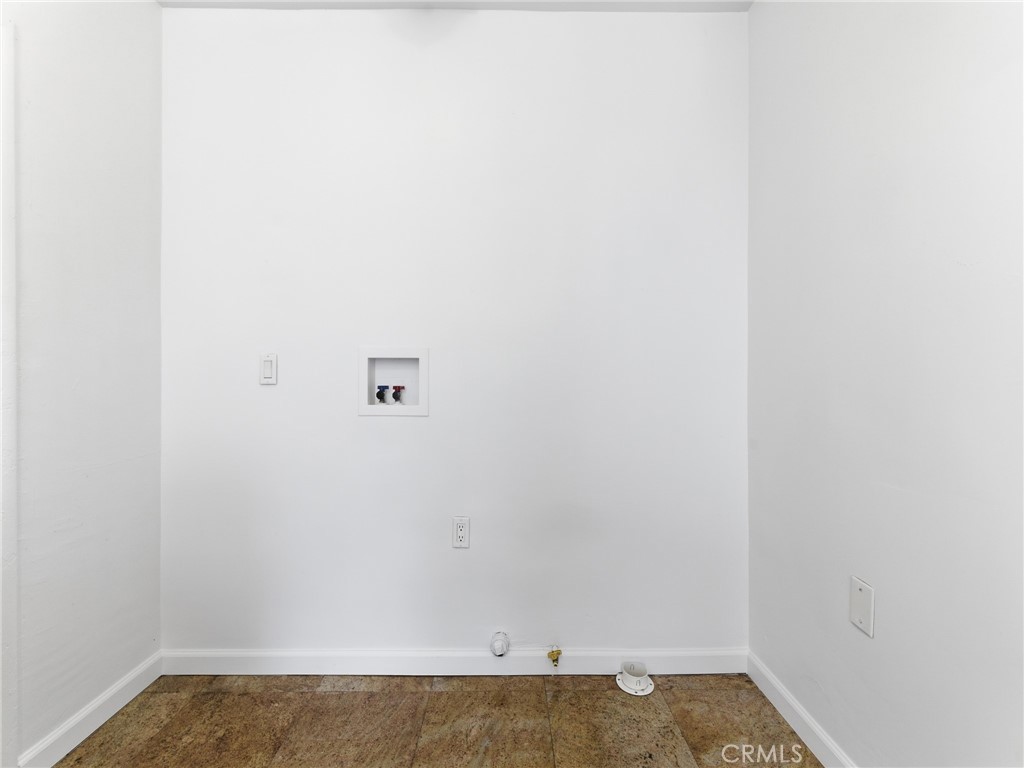 https://media.crmls.org/medias/c559ac2f-113d-4679-8406-4a47d8f2bd51.jpg?preset=X-Large