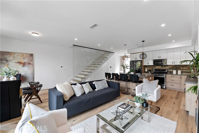 11860 W Flower, Valley Village CA: https://media.crmls.org/medias/c559b2c3-3c9b-4bca-a30f-d20e77489880.jpg