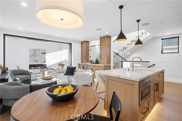 Detail Gallery Image 2 of 21 For 605 1/2 Carnation, Corona Del Mar,  CA 92625 - 2 Beds | 2/1 Baths