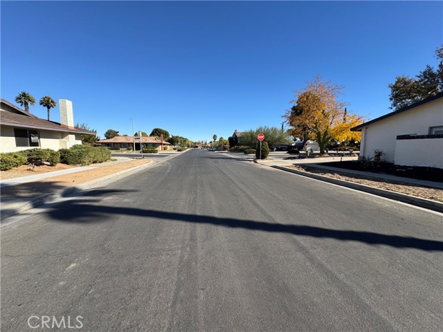 Detail Gallery Image 6 of 32 For 39643 Country Club Dr, Palmdale,  CA 93551 - 3 Beds | 2 Baths