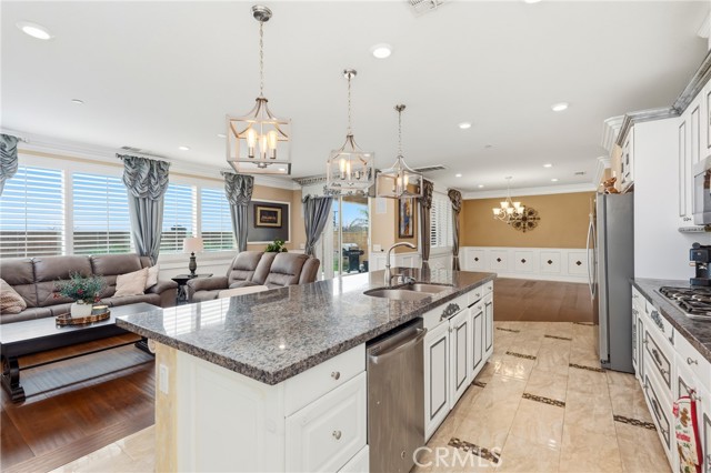 Detail Gallery Image 13 of 64 For 15507 Vanilla Bean Ln, Fontana,  CA 92336 - 4 Beds | 3/1 Baths