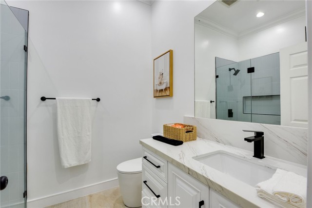 Detail Gallery Image 7 of 29 For 22237 Buena Ventura St, Woodland Hills,  CA 91364 - 3 Beds | 2 Baths