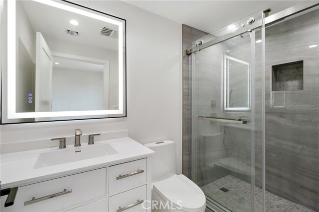 Detail Gallery Image 13 of 19 For 6830 N Lubao Ave, Winnetka,  CA 91306 - 5 Beds | 6 Baths