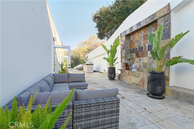 Detail Gallery Image 34 of 44 For 3952 Oakfield Dr, Sherman Oaks,  CA 91423 - 5 Beds | 4/1 Baths