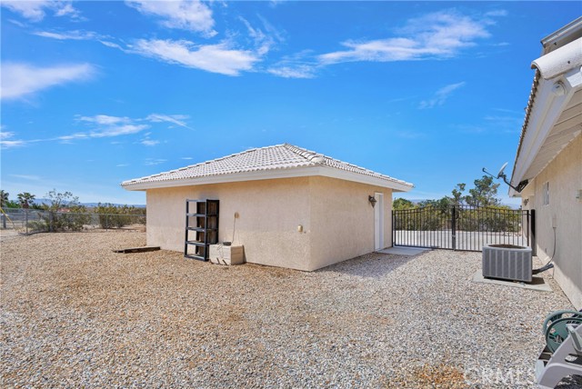 19410 Allegheny Court, Apple Valley CA: https://media.crmls.org/medias/c55d88b7-bdd5-44c0-a371-2271be6b49aa.jpg