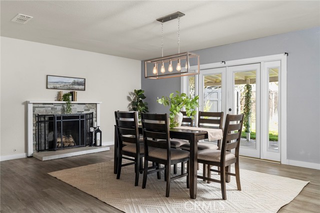 Detail Gallery Image 5 of 50 For 2251 Notre Dame Bld, Chico,  CA 95928 - 4 Beds | 2 Baths