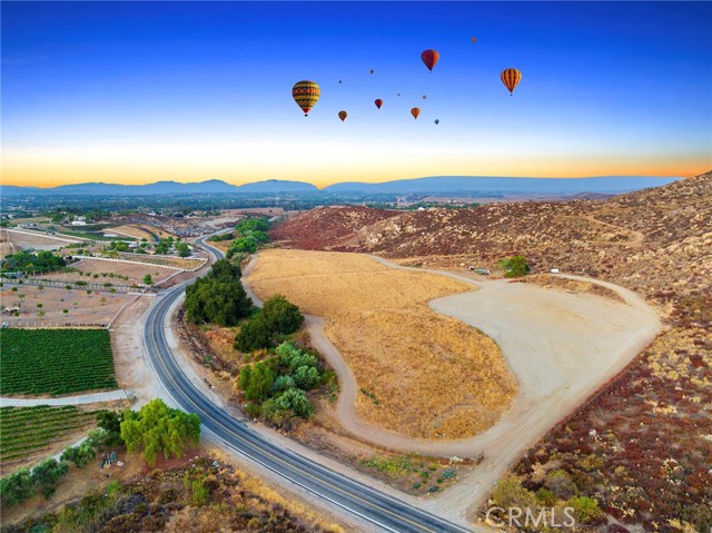 36520 E Benton Road, Temecula CA: https://media.crmls.org/medias/c55df34a-66eb-4985-9a1a-4521b4dffdd5.jpg