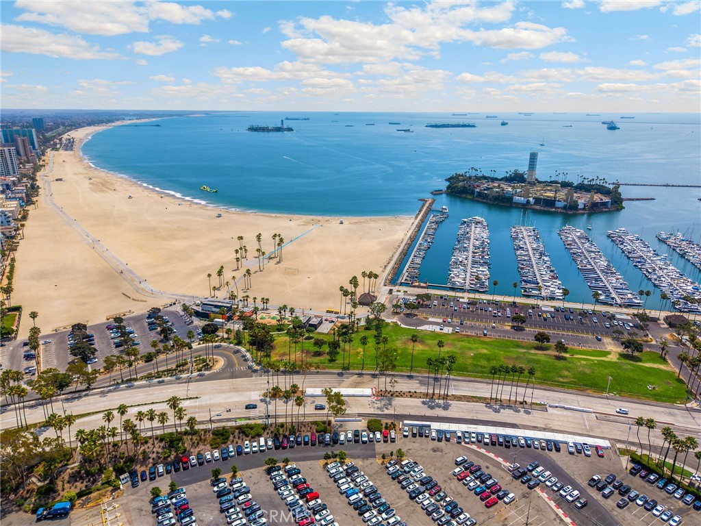 https://media.crmls.org/medias/c55e57dc-2d6a-48d9-9937-2b708112a500.jpg?preset=X-Large
