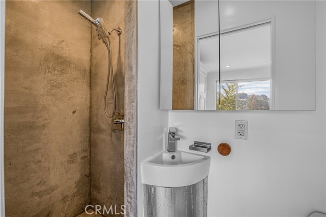 Detail Gallery Image 26 of 41 For 3439 Winslow, Los Angeles,  CA 90026 - 4 Beds | 3 Baths