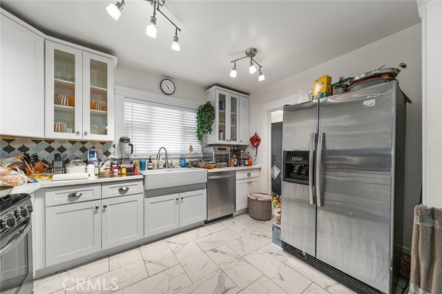 905 Gardenia Avenue, Long Beach CA: https://media.crmls.org/medias/c5602796-9782-4c72-8445-9ad63817ad50.jpg