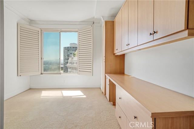 850 E Ocean Boulevard, Long Beach CA: https://media.crmls.org/medias/c5603a38-a4d2-4eb7-8fc1-1fe2d2bba108.jpg