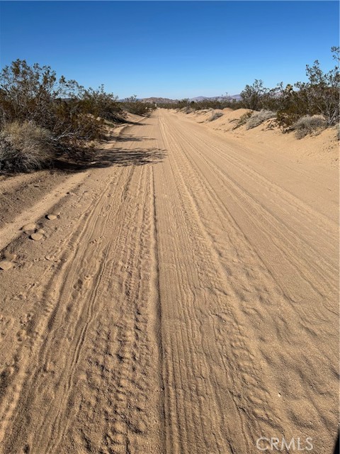 Detail Gallery Image 4 of 4 For 326 Surrey, Landers,  CA 92285 - – Beds | – Baths