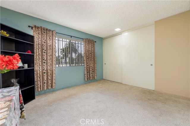191 Kennebec Avenue, Long Beach CA: https://media.crmls.org/medias/c560da18-177e-429c-a733-4a50ace15863.jpg