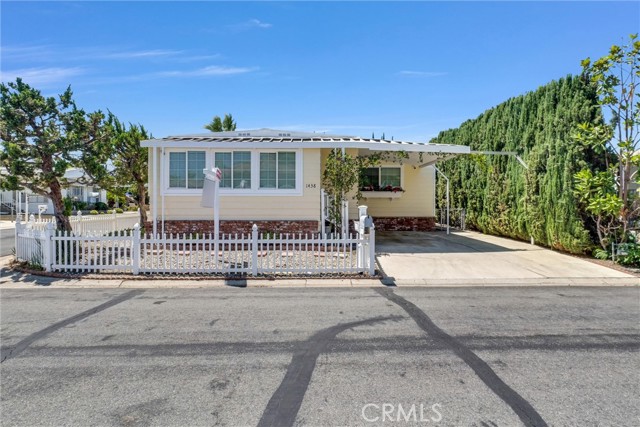 Detail Gallery Image 2 of 35 For 1438 Shadowglen Way, Corona,  CA 92882 - 2 Beds | 2 Baths
