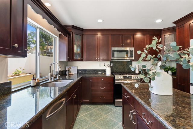 37 Goldmine Street, Trabuco Canyon CA: https://media.crmls.org/medias/c5618d71-9bde-4692-b735-878f239ff7c0.jpg