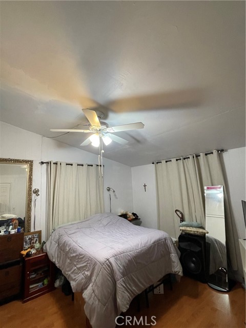 Detail Gallery Image 7 of 7 For 216 Emerald, Santa Ana,  CA 92703 - 5 Beds | 2 Baths