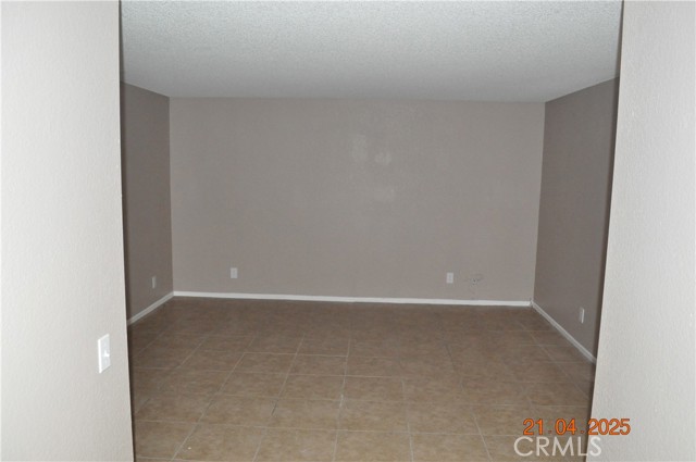 15063 Dakota Street, Victorville CA: https://media.crmls.org/medias/c5625c7f-ef44-4c74-b1c6-7c3ff31bfa43.jpg